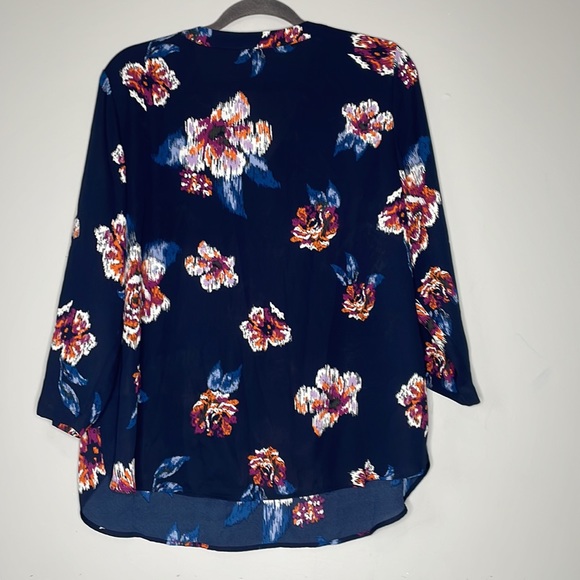 Van Heusen Floral Blouse - Picture 6 of 6